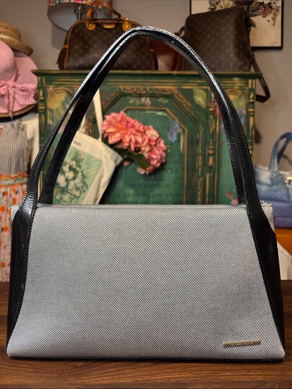 ✨Live Show Listing✨ Vintage Givenchy Shoulder Bag